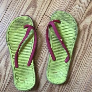 nike flip flops